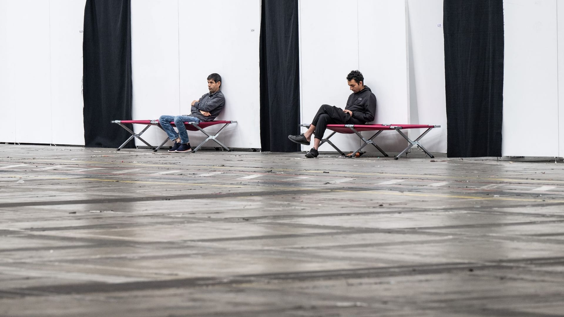 Geflüchtete in Frankfurter Messehalle Geflüchtete in Frankfurter Messehalle