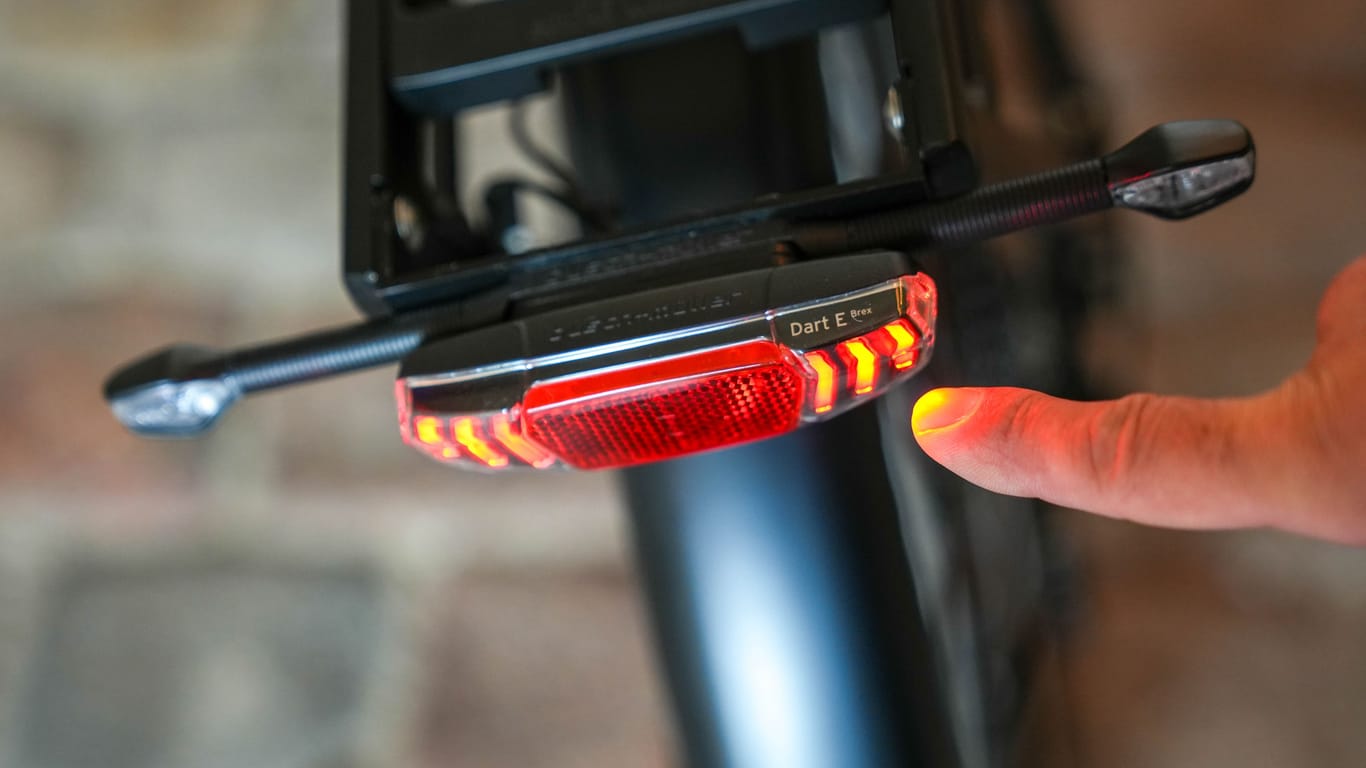 Blinker und Bremslicht: Moderne Beleuchtungsanlagen am Fahrrad sorgen für mehr Sichtbarkeit auch in der dunklen Jahreszeit.
