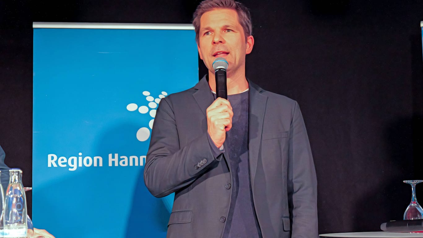 Steffen Krach bei einer Veranstaltung der Region Hannover.