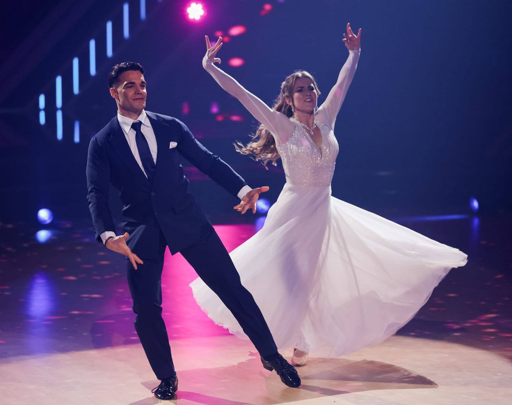 Stefano Zarrella und Mariia Maksina tanzten einen Langsamen Walzer.