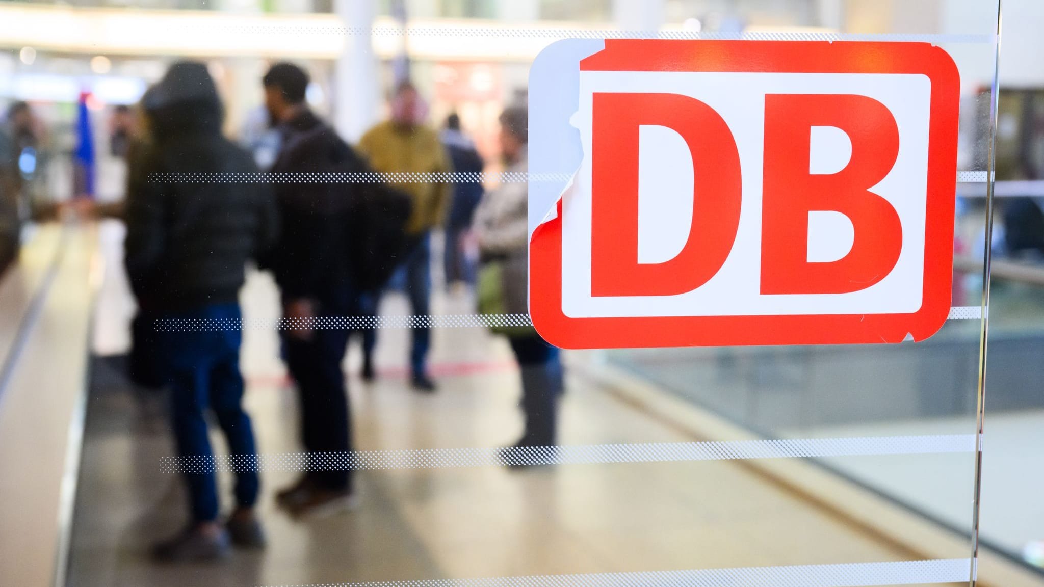 Bahnstreik: Deutsche Bahn lädt Gewerkschaft GDL zu neuen Gesprächen ein