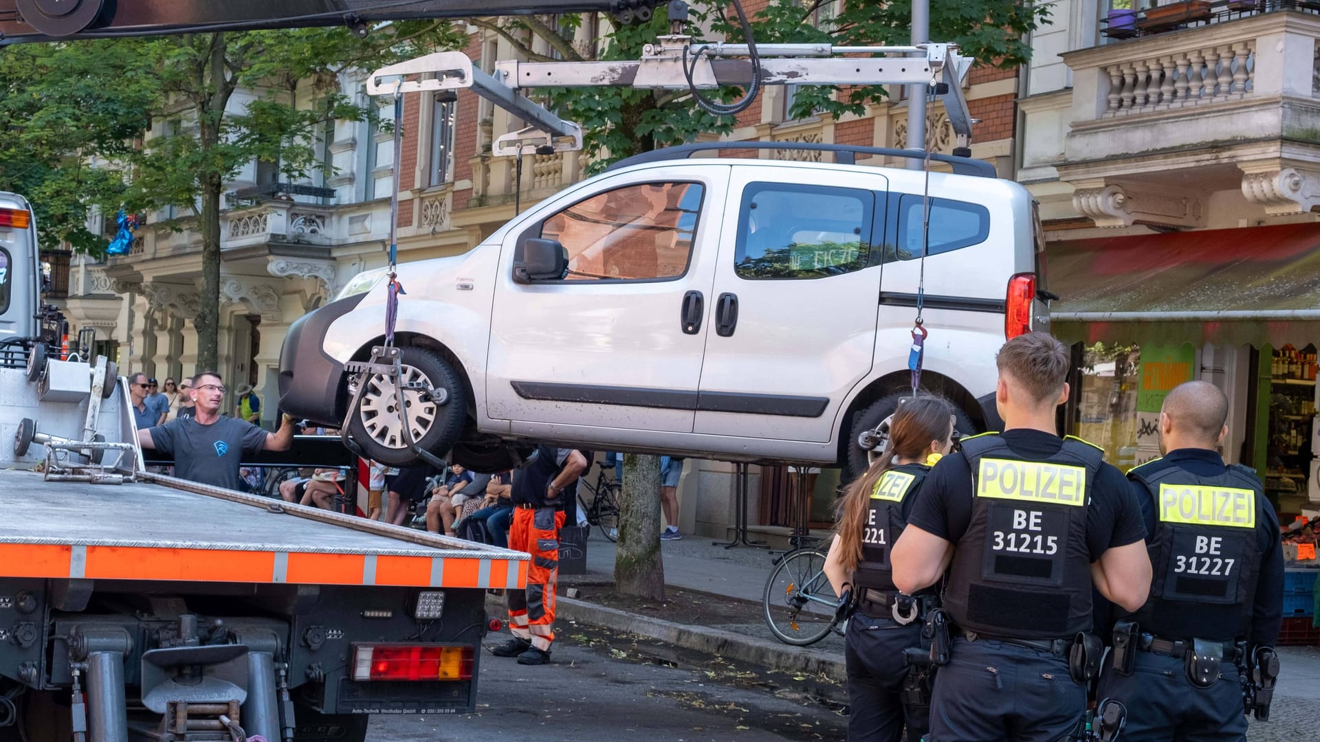 Auto am Haken: Wer muss das Abschleppen eigentlich bezahlen?