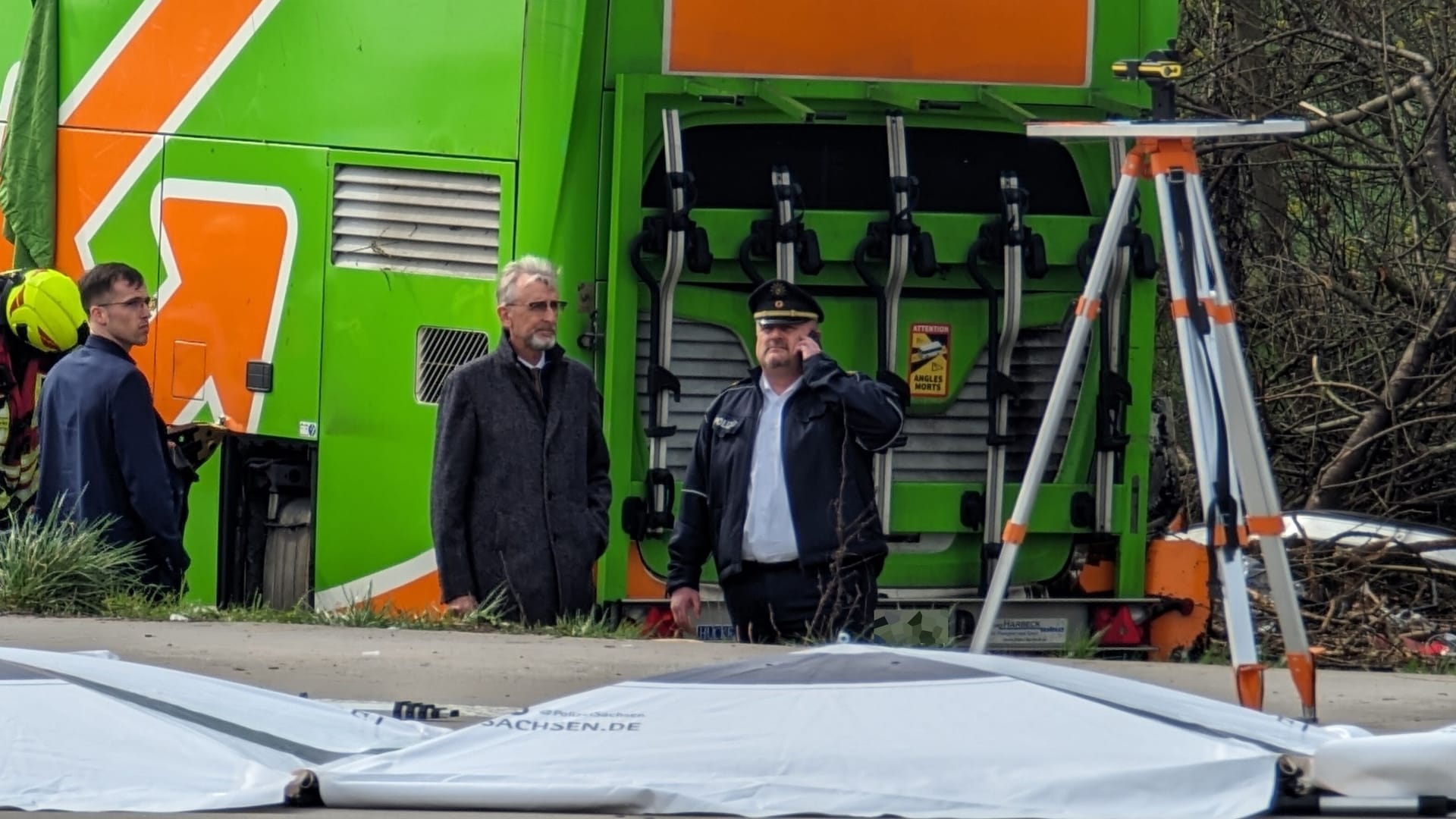 Sachsen Innenminister Armin Grube (CDU): Am Mittag machte sich der Politiker vor Ort ein Bild von der Lage.