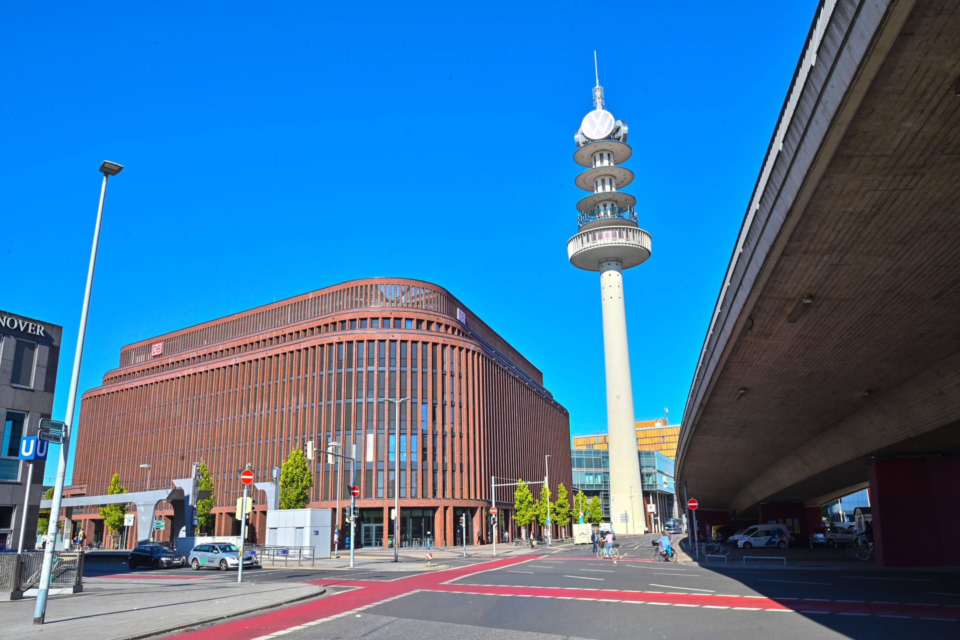 Hannovers Alter Fernsehturm: VW Nutzfahrzeuge sind die Instandsetzungskosten zu hoch. Das Unternehmen will den Turm abreißen lassen, wenn sich kein Nachnutzer findet.