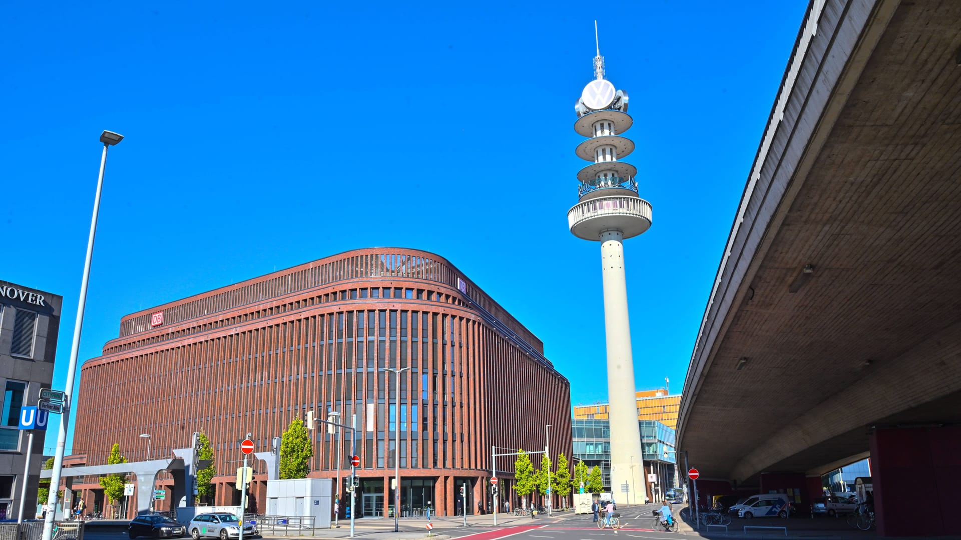 Hannovers Alter Fernsehturm: VW Nutzfahrzeuge sind die Instandsetzungskosten zu hoch. Das Unternehmen will den Turm abreißen lassen, wenn sich kein Nachnutzer findet.