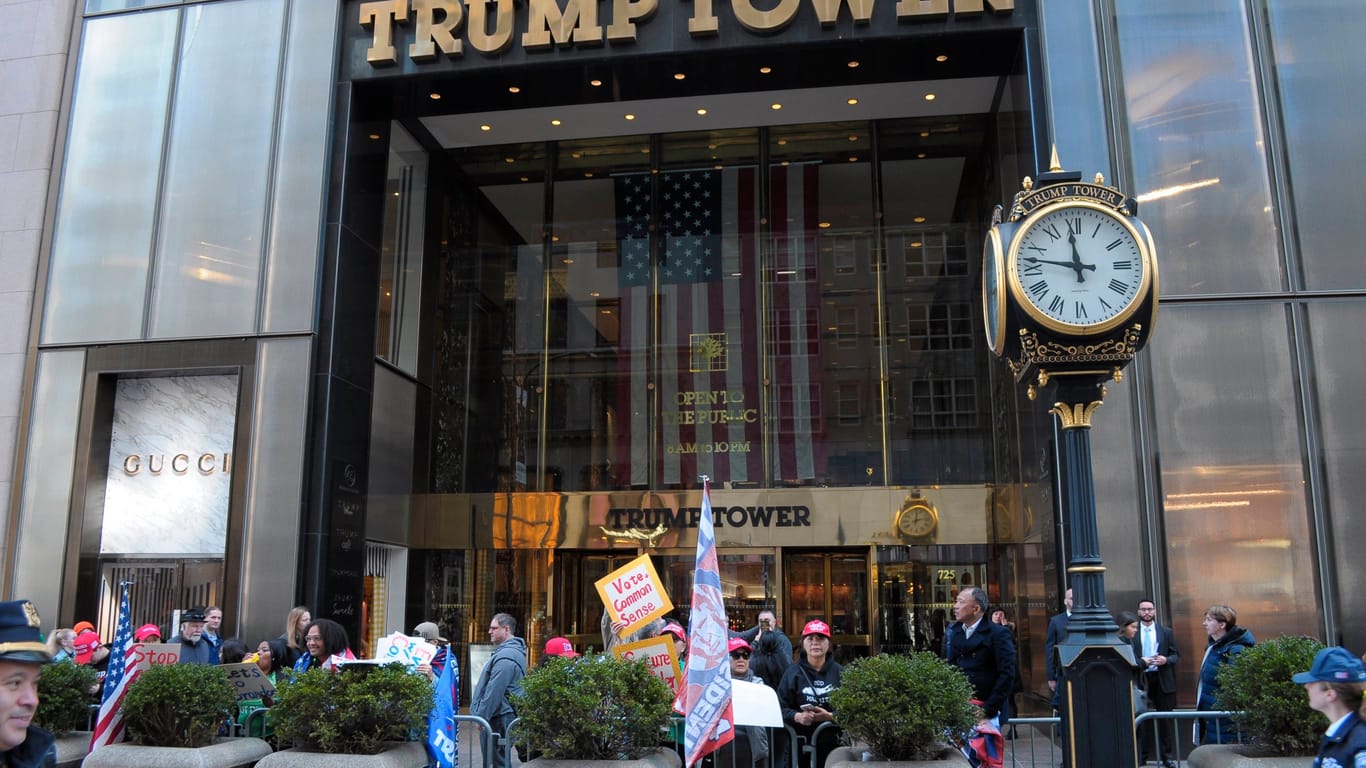 Der Eingang zum Trump-Tower: Das Gebäude mit dem Firmensitz des ehemaligen Präsidenten könnte beschlagnahmt werden.