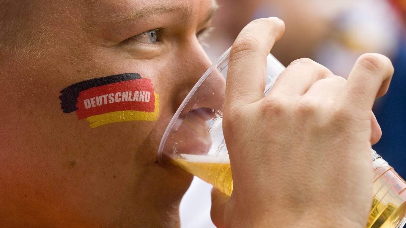 Ein Fan der deutschen Nationalmannschaft: Es ist anzunehmen, dass der Bierkonsum während des Turniers in der Stadt deutlich steigen wird.