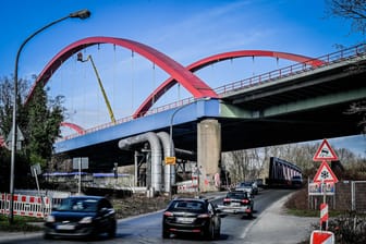 Die marode A42-Brücke zwischen Essen und Bottrop (Archivfoto): Die Fahrbahn in Richtung Duisburg ist bereits wieder frei.