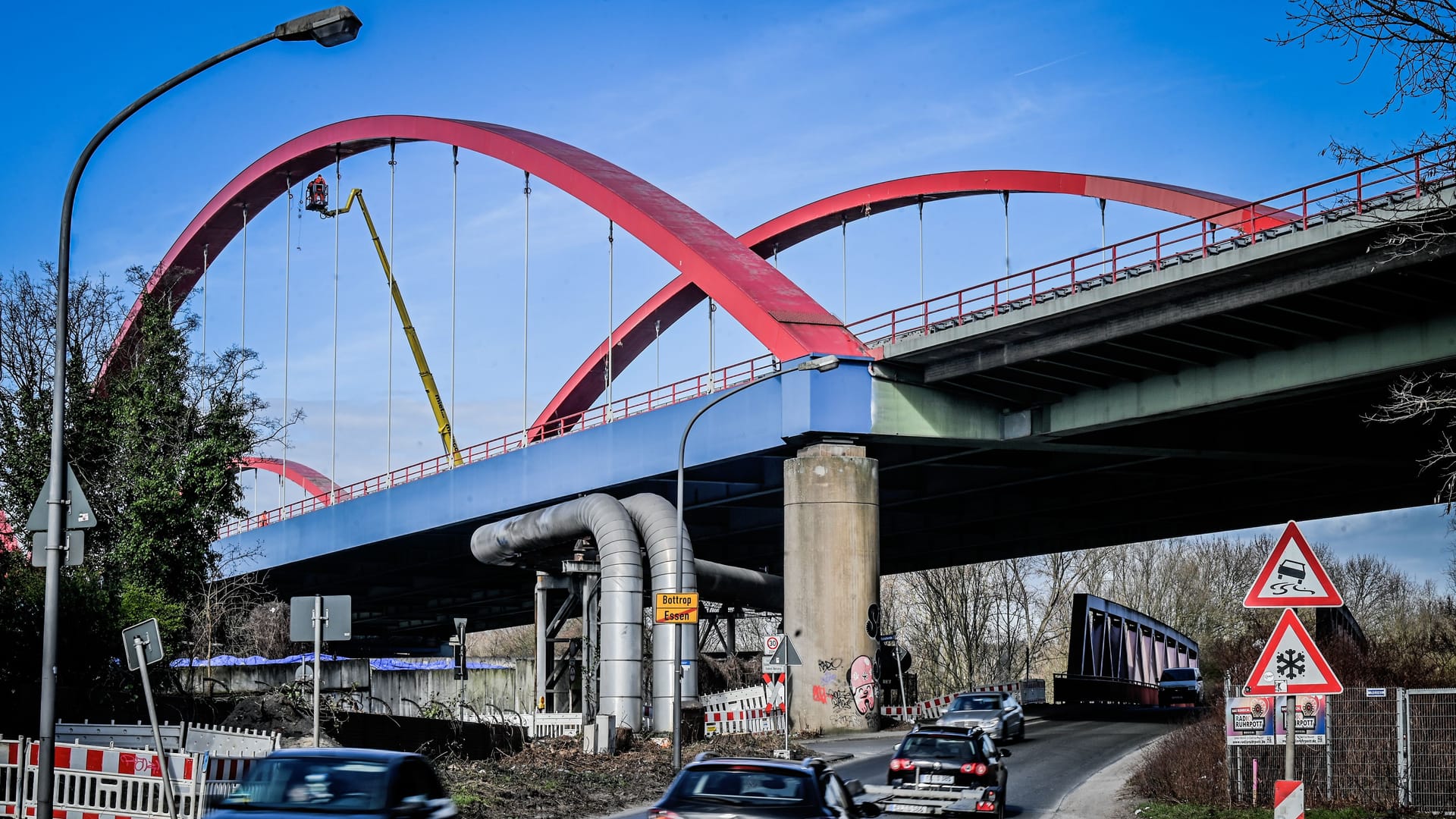 Die marode A42-Brücke zwischen Essen und Bottrop (Archivfoto): Die Fahrbahn in Richtung Duisburg ist bereits wieder frei.