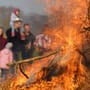 Osterfeuer in Bremen: Hier lodern die Flammen – trotz Regenwetter