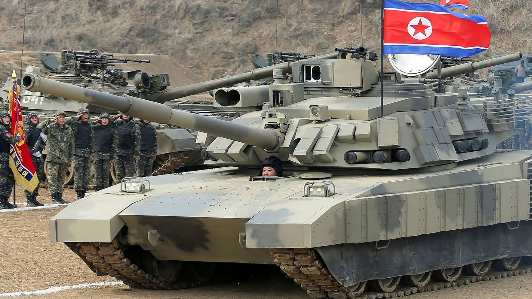Nordkorea: Kim Jong-un stellt neuen Panzer vor – Drohung an die USA?