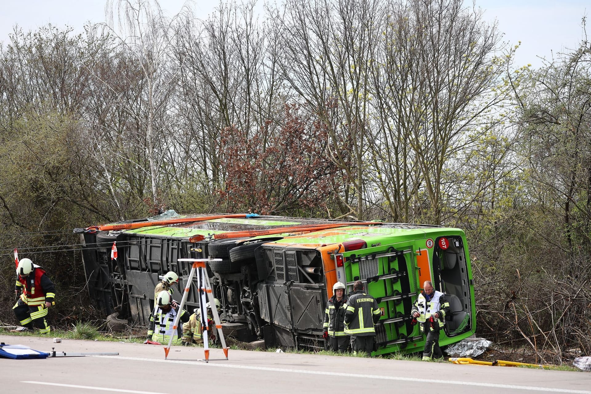 Unfall mit Reisebus auf A9 bei Leipzig