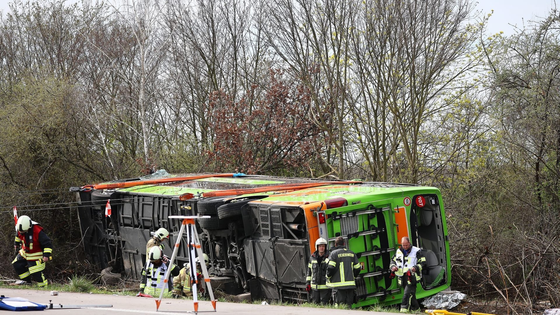 Unfall mit Reisebus auf A9 bei Leipzig