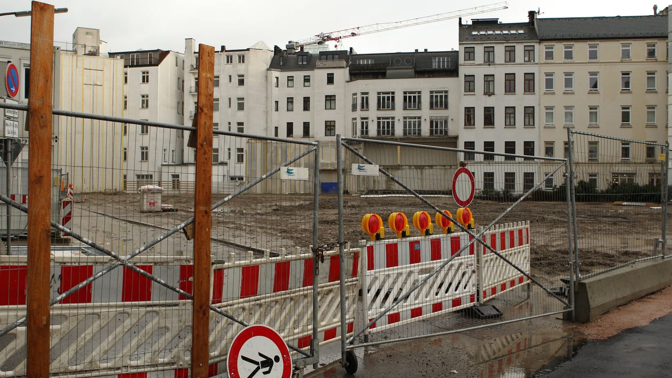 Baugrube der ehemaligen Gänsemarkt-Passage in der Hamburger Innenstadt: Dort wollte Signa eigentlich bis 2025 ein Büro-, Geschäfts- und Wohnkomplex erbauen.