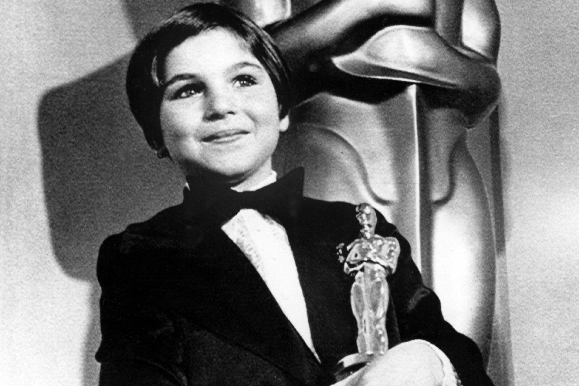 Tatum O'Neal: Die Schauspielerin ist die jüngste Gewinnerin. Sie sicherte sich schon mit zehn Jahren den Oscar für ihre Rolle im Film "Paper Moon" (1974). Shirley Temple gewann 1935 mit sechs Jahren den Juvenile Award, eine Miniatur-Ausgabe des regulären Oscars.
