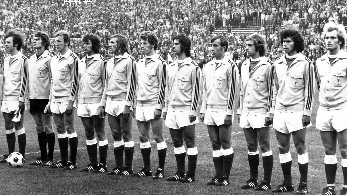 Mannschaftsbild der deutschen Mannschaft 1972: Selbst die Schuhe waren von Adidas.