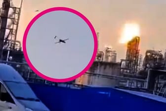 Samara, Russland: Aufnahmen zeigen, wie Kamikazedrohnen auf dem Gelände einer Öl-Raffinerie einschlagen.