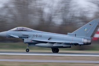 Ein Eurofighter aus Bayern startet: Heute musste ein solches Flugzeug in Stuttgart den Übungsflug abbrechen.