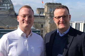 Mirco Budde (links) aus Düsseldorf hat am Dienstag in Berlin Jens Spahn getroffen.