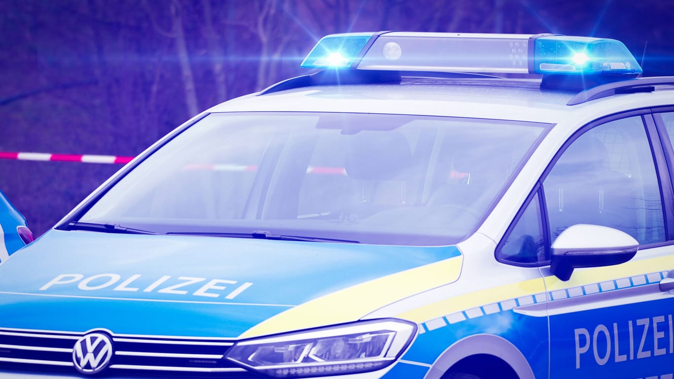 Einsatzfahrzeug der bayerischen Polizei (Symbolbild).