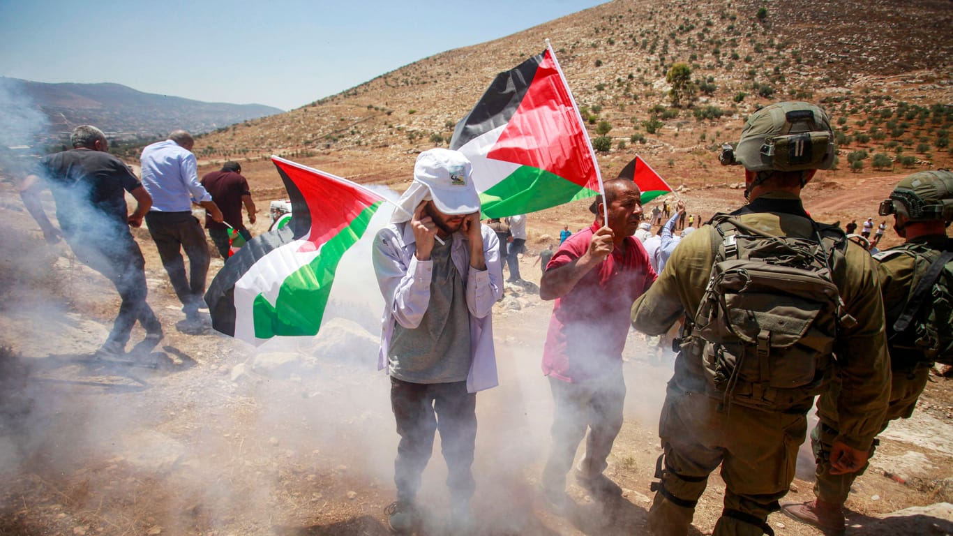 Demonstration gegen israelischen Siedlungsbau im Westjordanland 2023: Ein Frieden ist nach wie vor möglich, sagt Historiker Moshe Zimmermann.