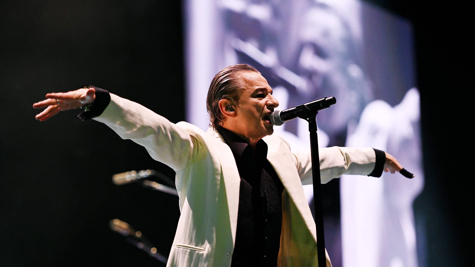 Depeche Mode während eines Konzerts in Lissabon: Das Finale ihrer Tour findet in Köln statt. Depeche Mode während eines Konzerts in Lissabon: Das Finale ihrer Tour findet in Köln statt.