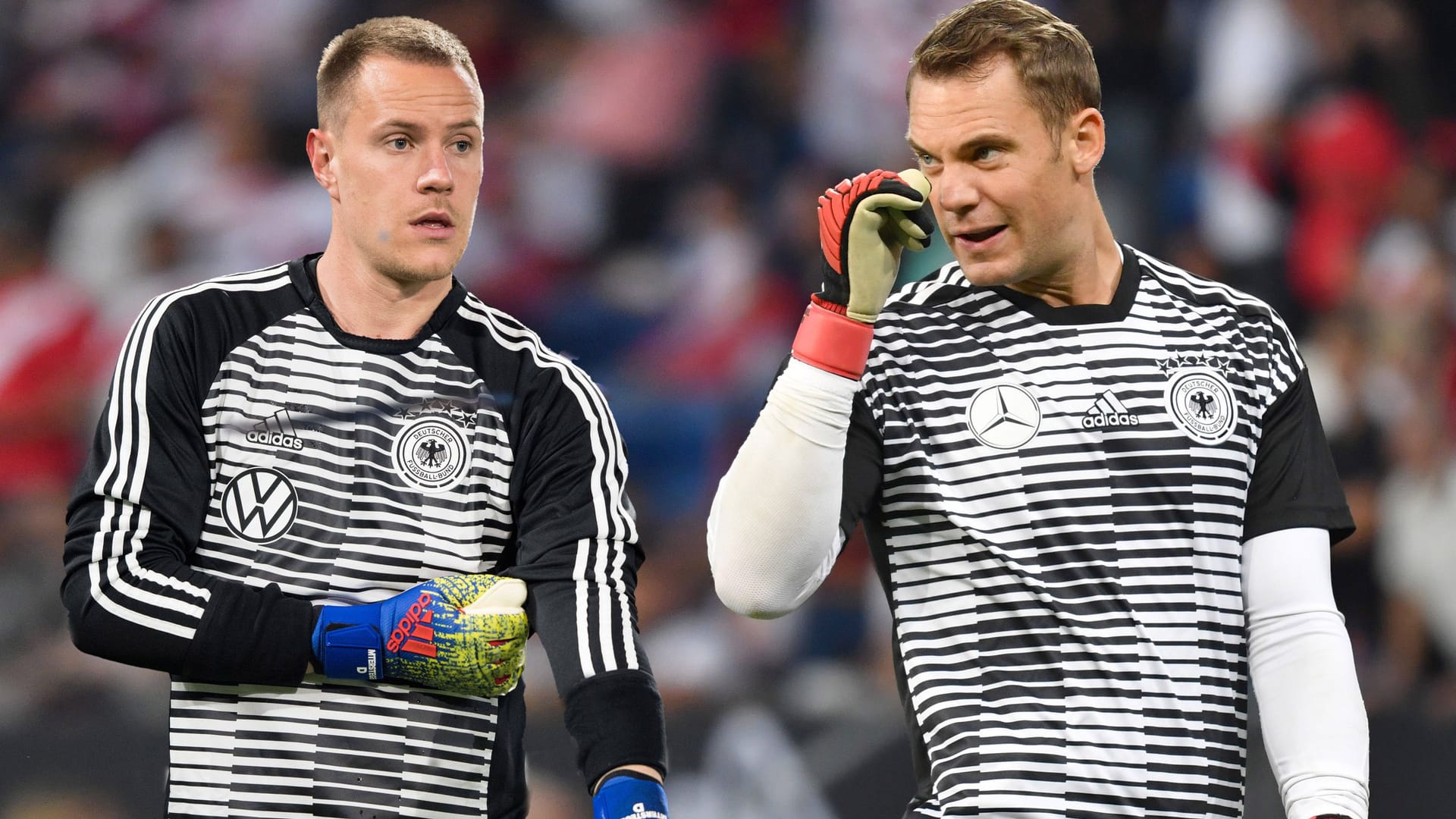 Marc-André ter Stegen (l.) neben Manuel Neuer: Der Torwart des FC Barcelona hat offenbar das Nachsehen.