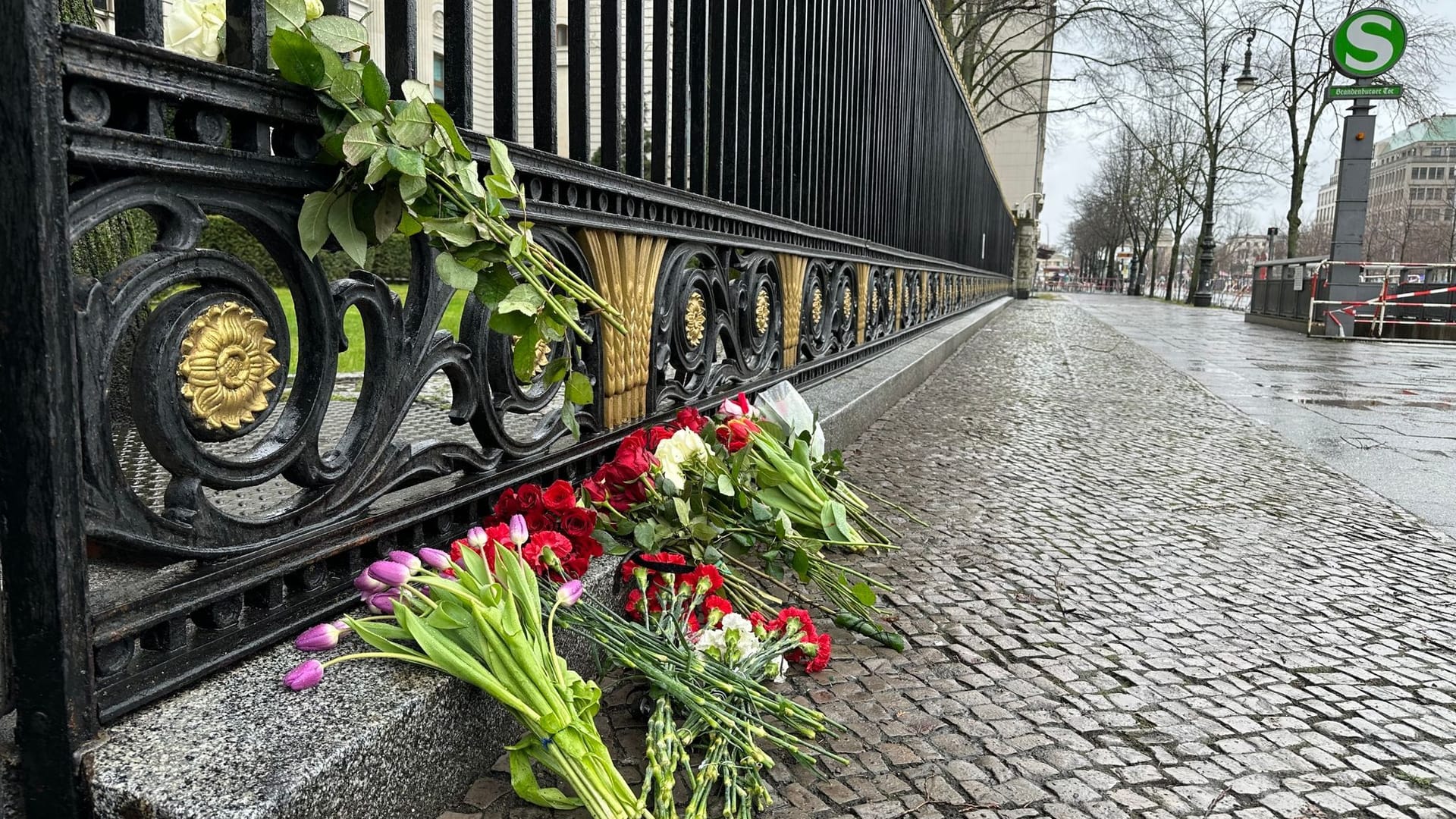Nach dem Anschlag in Moskau - Trauer in Berlin Nach dem Anschlag in Moskau - Trauer in Berlin