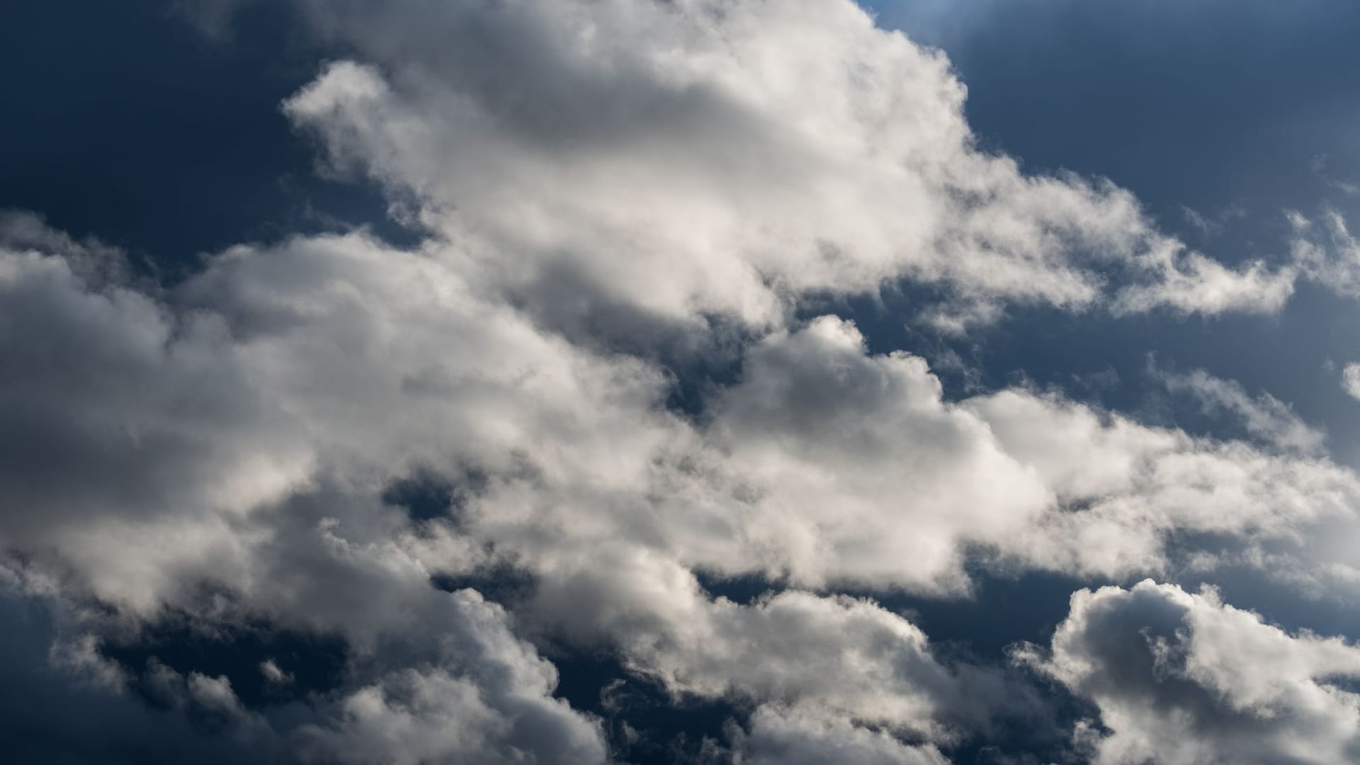 Blauer Himmel und Wolken Blauer Himmel und Wolken