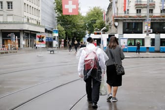 Ein Jude ist in Zürich unterwegs (Archivbild): Die Polizei ermittelt zum Motiv des Angriffs.