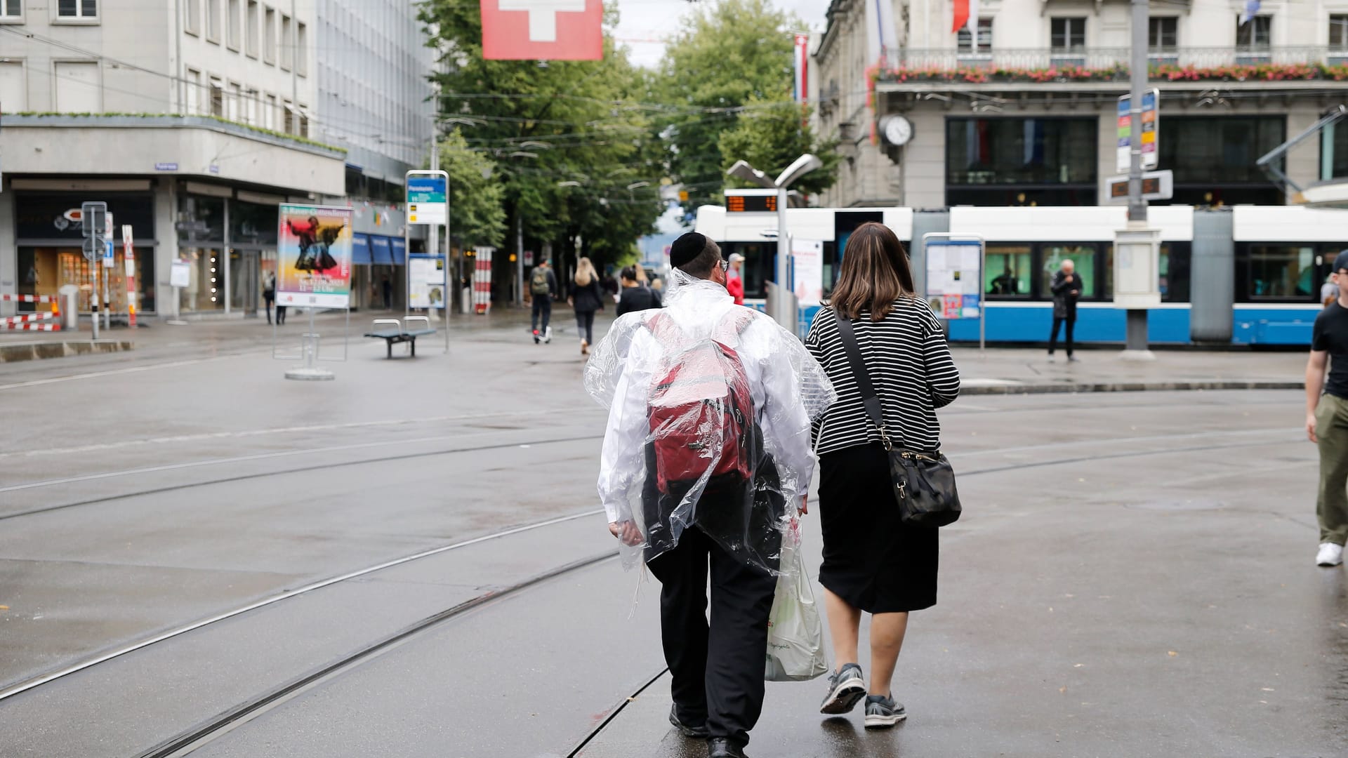 Ein Jude ist in Zürich unterwegs (Archivbild): Die Polizei ermittelt zum Motiv des Angriffs.