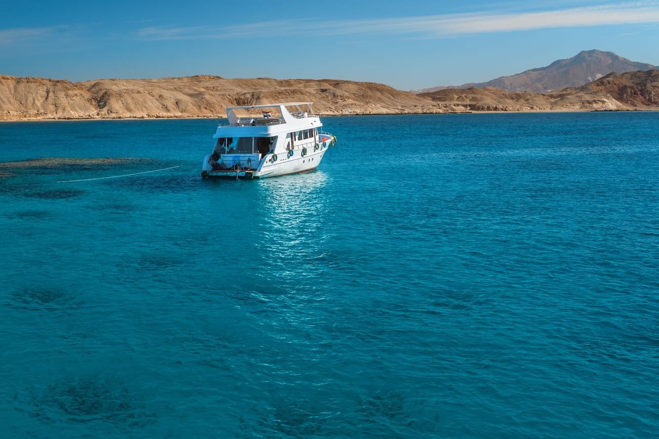 Schnorchel-Yacht vor der Küste von Ägypten: 16 Menschen schafften es von Bord, eine Frau nicht.