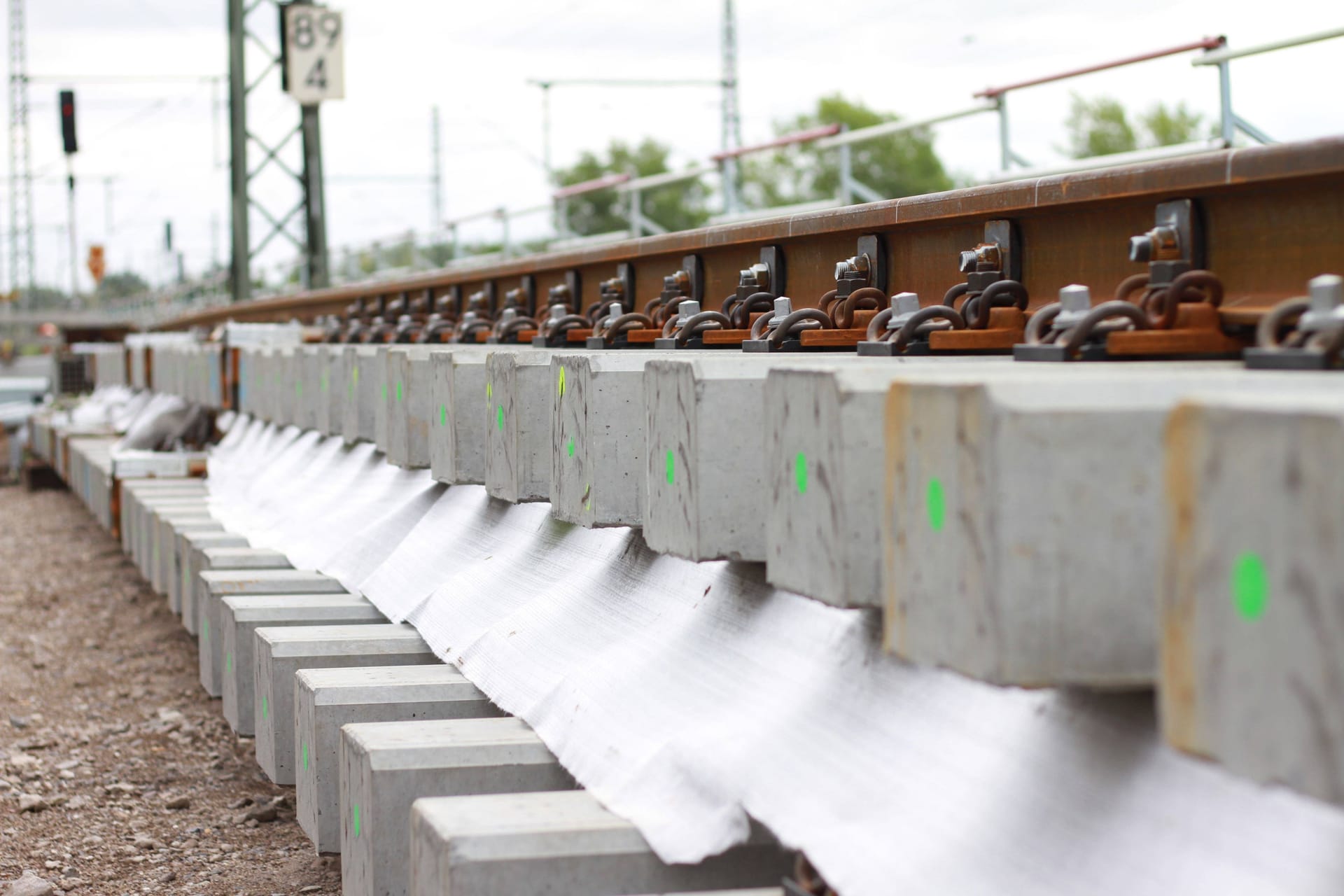 Bahnbaustelle (Symbolbild): Der 21-Jährige starb an seinen Verletzungen.