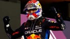Macht da weiter, wo er 2023 aufgehört hat: Max Verstappen feiert seinen Sieg in Bahrain.