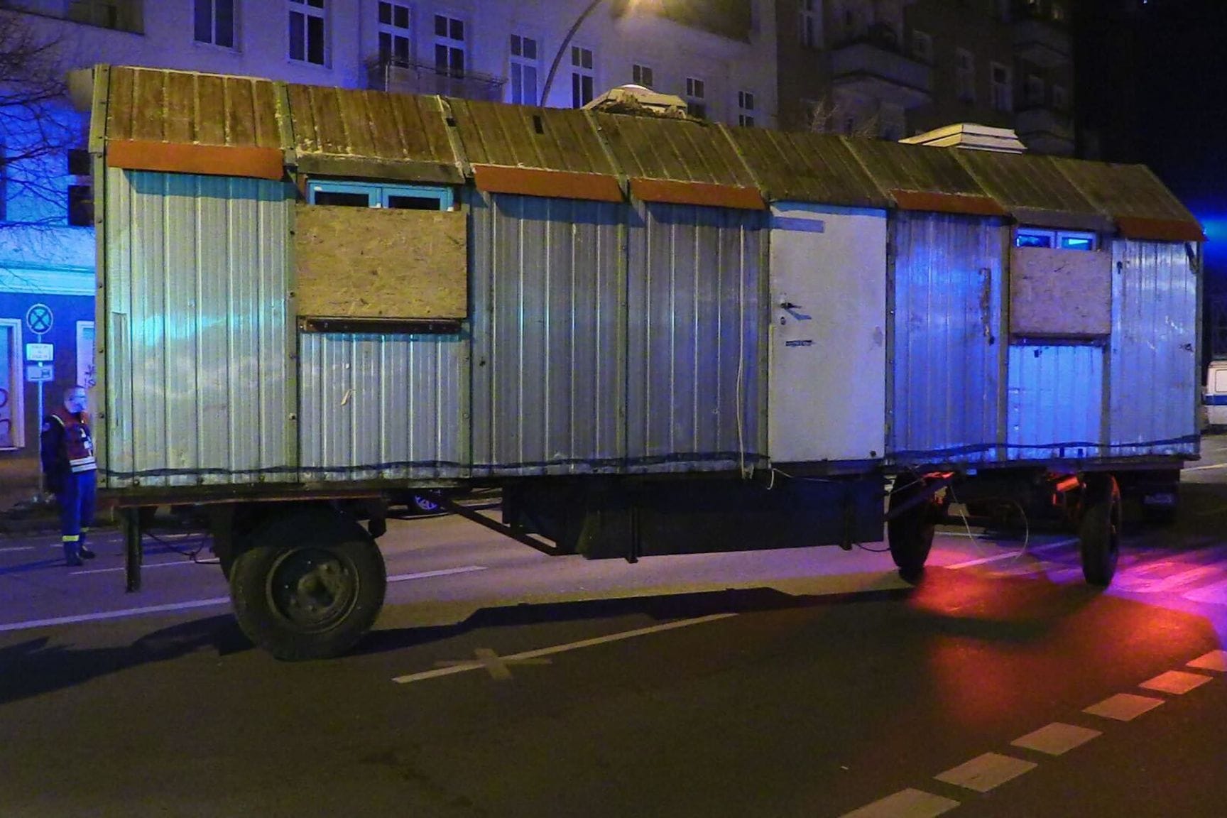 Polizei durchsucht Bauwagengelände