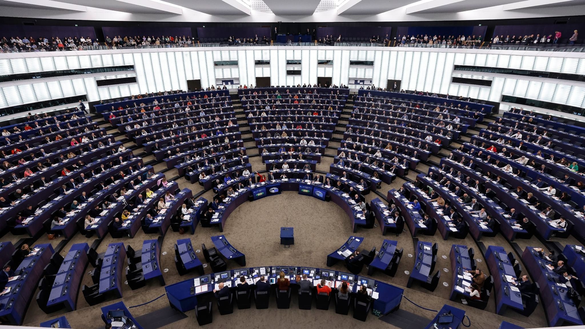Verschärfte EU-Asylregeln: Schlagabtausch im Europaparlament