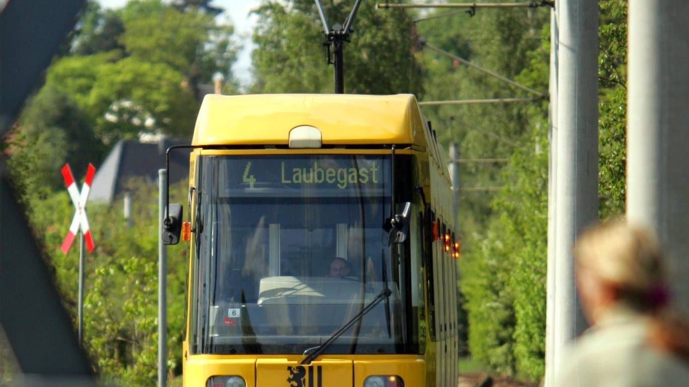 Ab Montag endet die Straßenbahnlinie 4 am Schulcampus Tolkewitz: Die DVB hat Ersatzbusse eingerichtet.