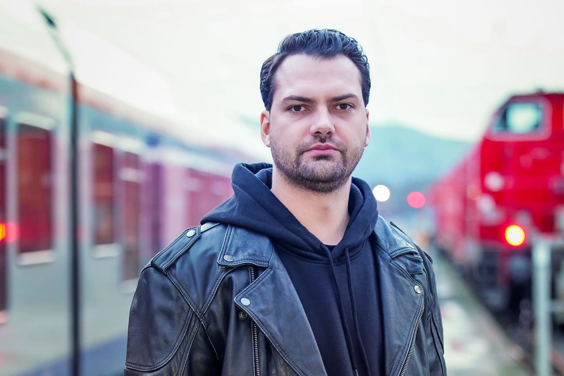 Schauspieler Jimi Blue Ochsenknecht muss sich vorerst in Österreich aufhalten.