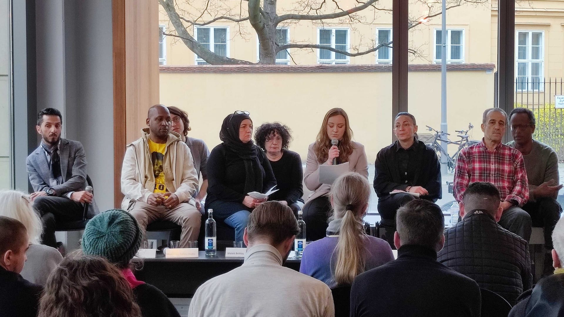 Auf dem Podium in Berlin: İsmet Tekin, Mamadou Saliou Diallo, Melek Bektaş, Moderatorin Patrycja Kowalska, Yasemin Kılıç und Malek Ahmad.