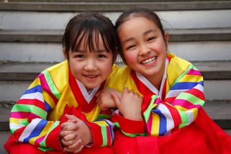 Mädchen in traditioneller koreanischer Tracht (Archivbild): Kinder werden in Südkorea selten.