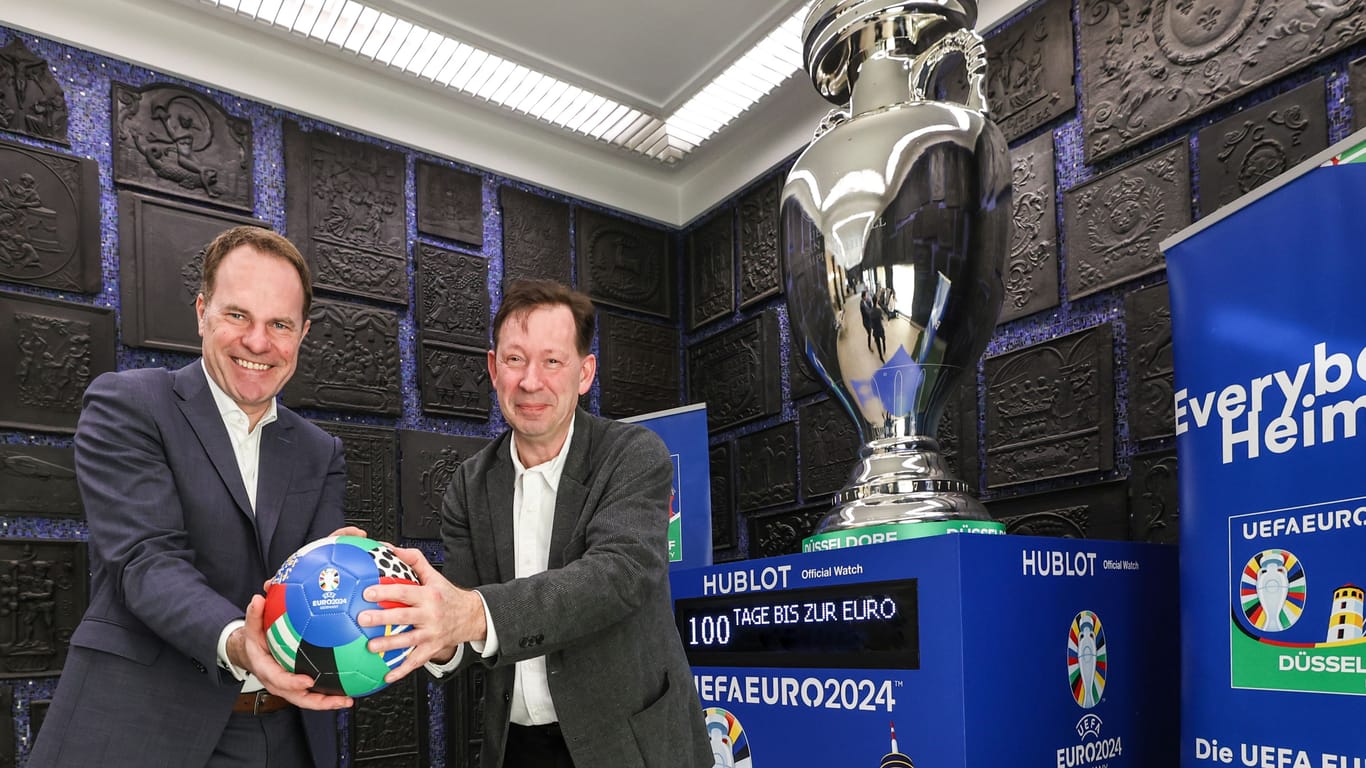 Oberbürgermeister Stephan Keller (links) und Stadtdirektor Burkhard Hintzsche freuen sich bereits auf die Europameisterschaft.