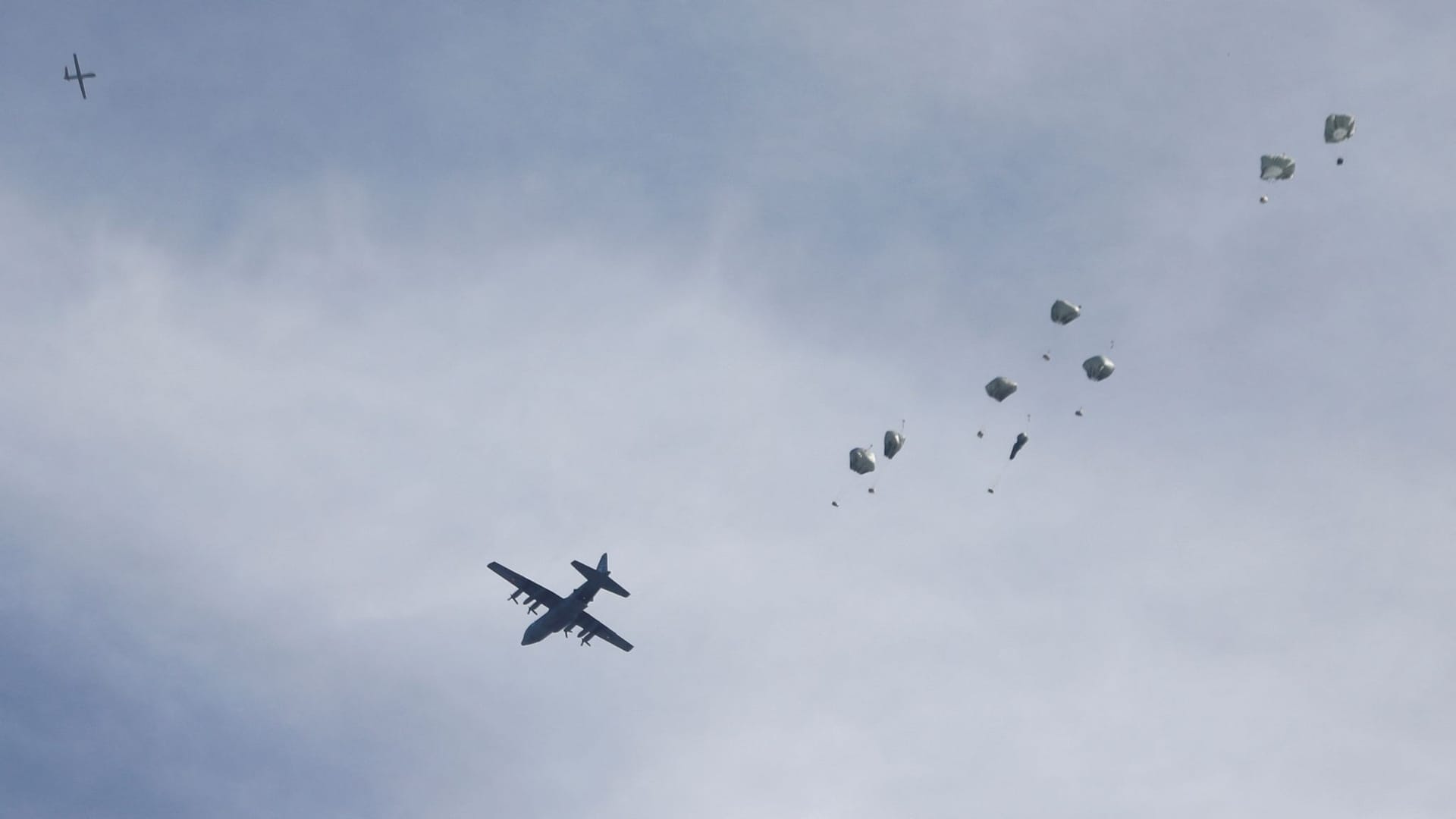 ISRAEL-PALESTINIANS/GAZA-AIRDROP