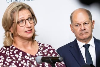 Saarlands Regierungschefin Anke Rehlinger und Kanzler Olaf Scholz (Archivbild): Auf der Ministerpräsidentenkonferenz am Mittwoch kam es zu keiner Einigung über eine Reform der Schuldenregel.