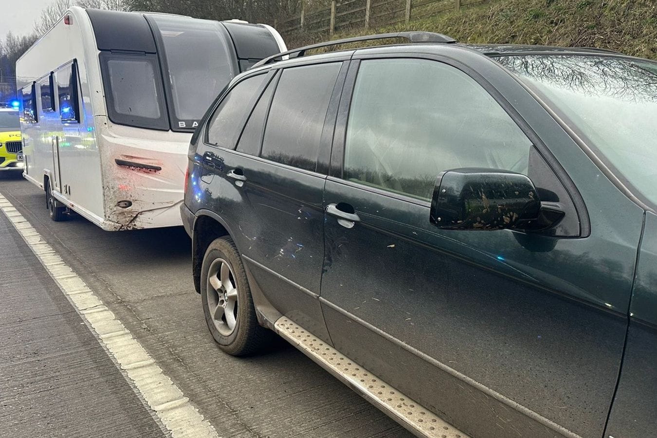 Luxuswagen plus gestohlenem Anhänger: Am Steuer saß ein 11-Jähriger.