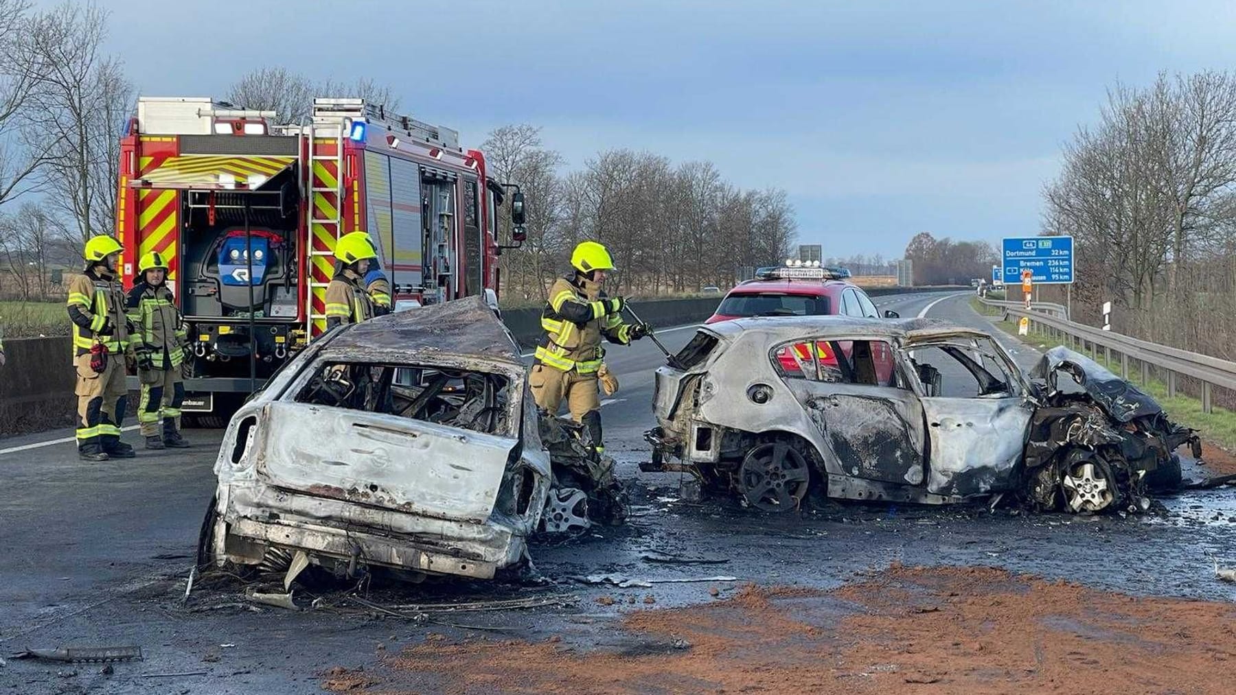 Schwerer Unfall Auf A44: Vollsperrung Und Mehrere Schwerverletzte In ...