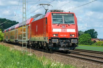 Ein Regionalexpress nach Bremen (Symbolbild): Die Hintergründe des Streits in dem Zug sind weiter unklar.