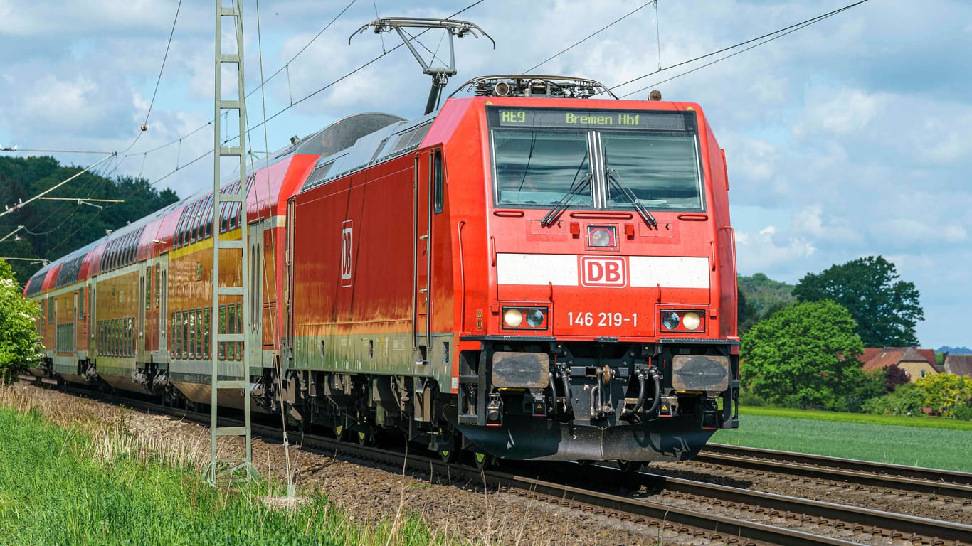 Ein Regionalexpress nach Bremen (Symbolbild): Die Hintergründe des Streits in dem Zug sind weiter unklar.