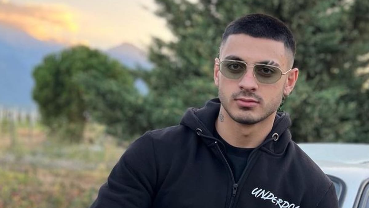 Un influencer greco di TikTok è caduto in un burrone ed è morto