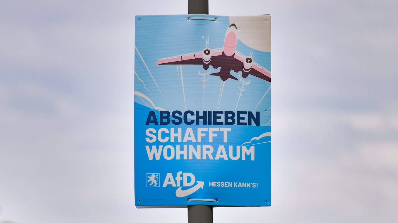 In der Regel eher gegen Migration: Wahlplakat der AfD Hessen für die Landtagswahl im Herbst 2023.