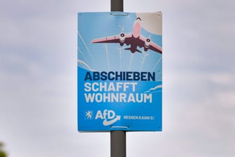 In der Regel eher gegen Migration: Wahlplakat der AfD Hessen für die Landtagswahl im Herbst 2023.